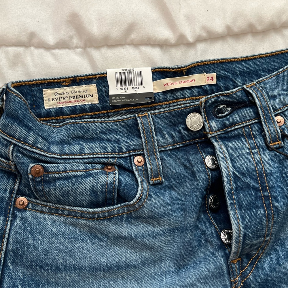 Levi’s NWT Wedgie Fit Straight Leg Blue Jeans